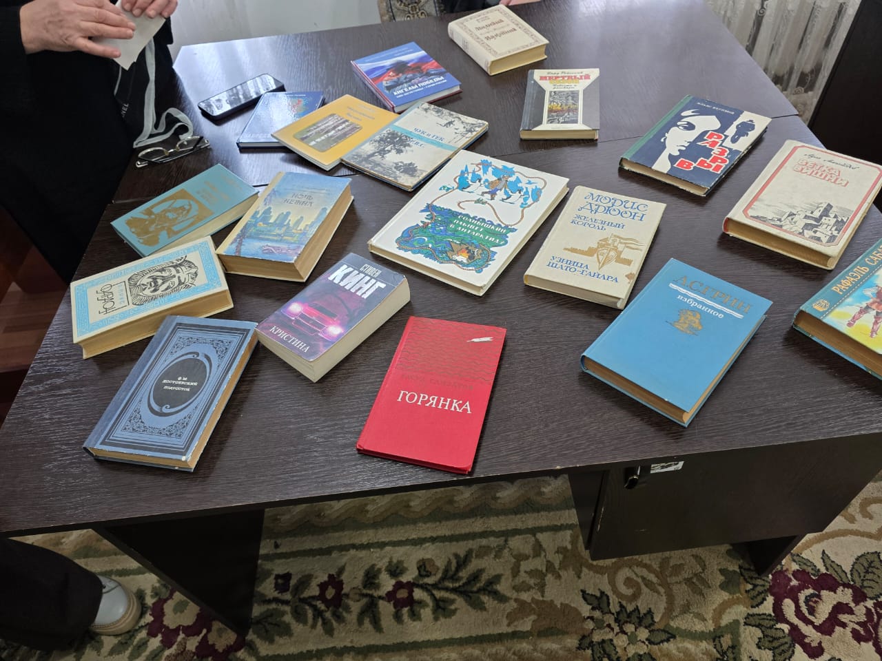 Дарение книг - дар знаний:   встреча с сотрудниками городской библиотеки г. Избербаш.